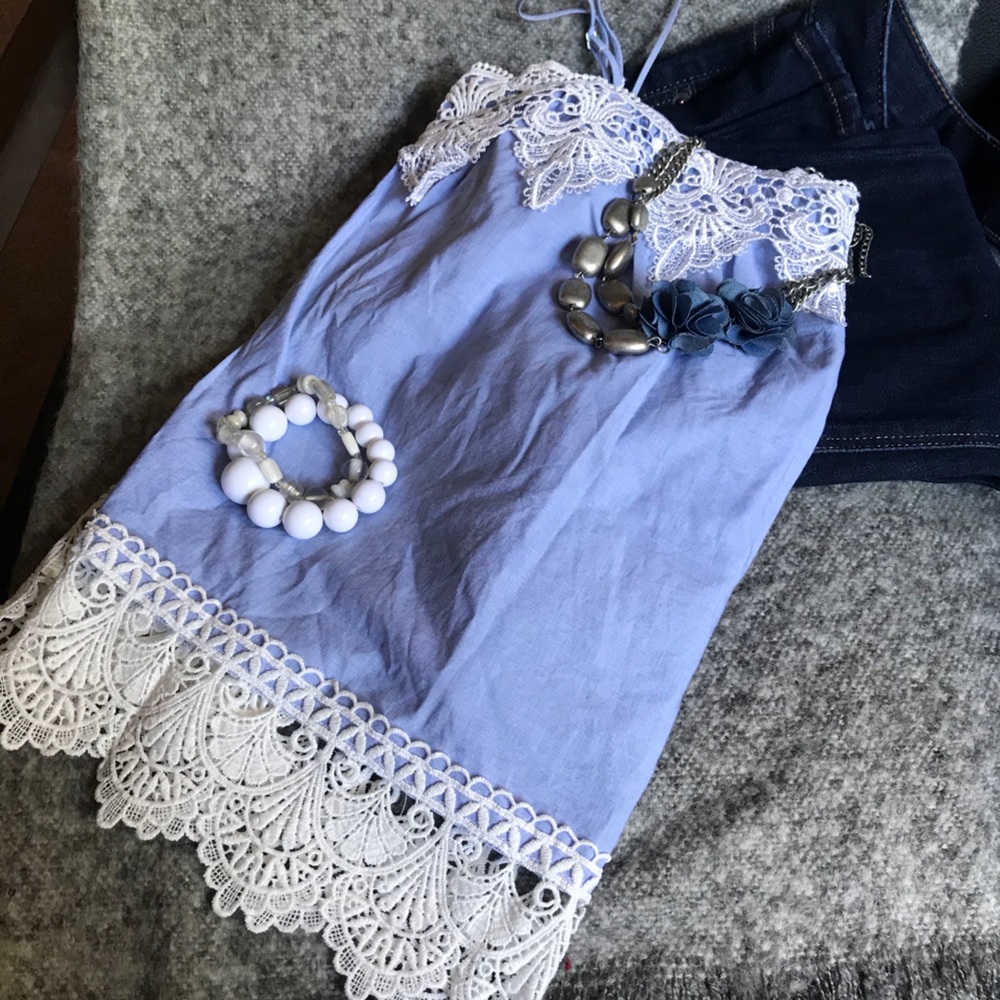 Express crop top with lace trim